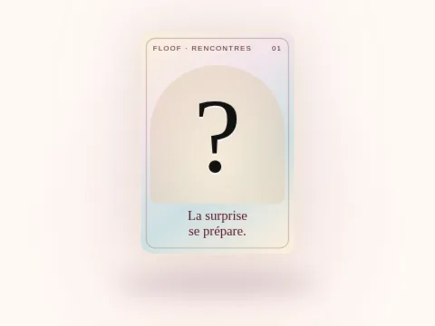 Une carte nacrée lumineuse avec un point d’interrogation noir.